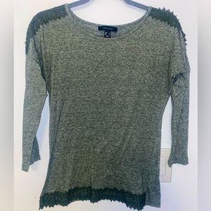 Quarter sleeve lace detail top